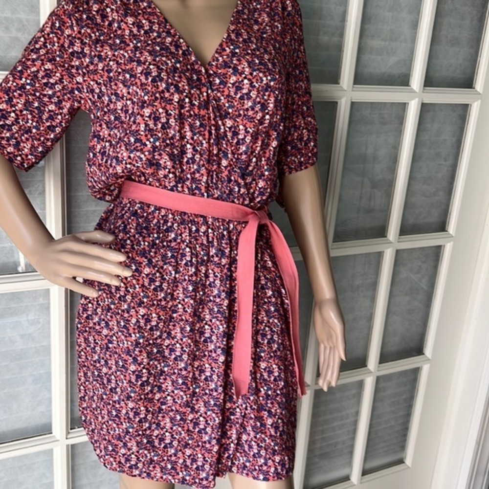 Gap cute peach/blue white floral Boho faux wrap, mini dress with tie belt